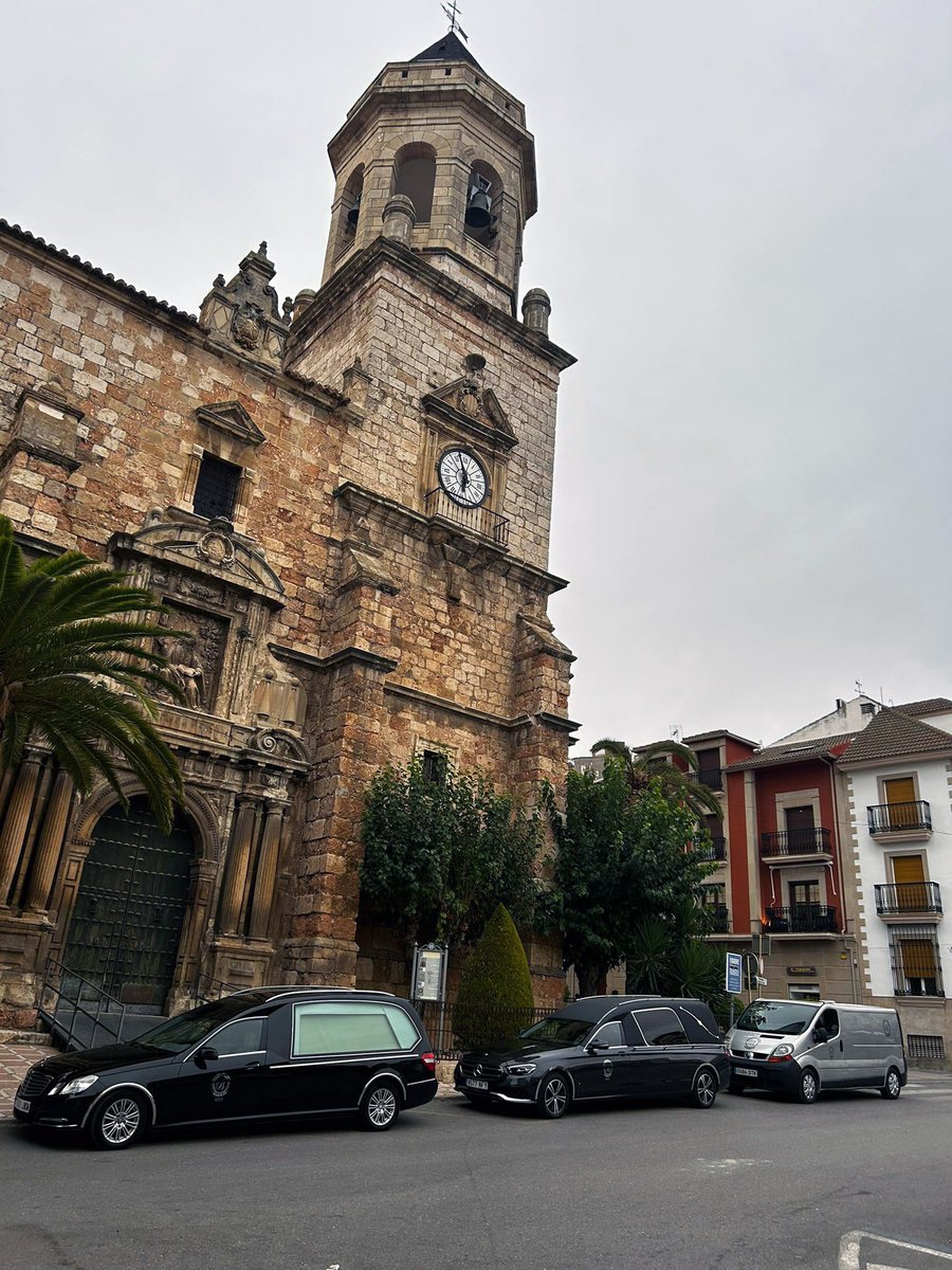 noticiasdejaen's tweet photo. Funeraria Barrio mejora sus servicios con la incorporación de dos nuevos vehículos
➡️ La empresa de Mancha Real refuerza su compromiso con la calidad y la atención a las familias
📌 Noticia completa: https://t.co/cCAR9YgdPB #Jaén #Noticias https://t.co/HQj8TEnXZk