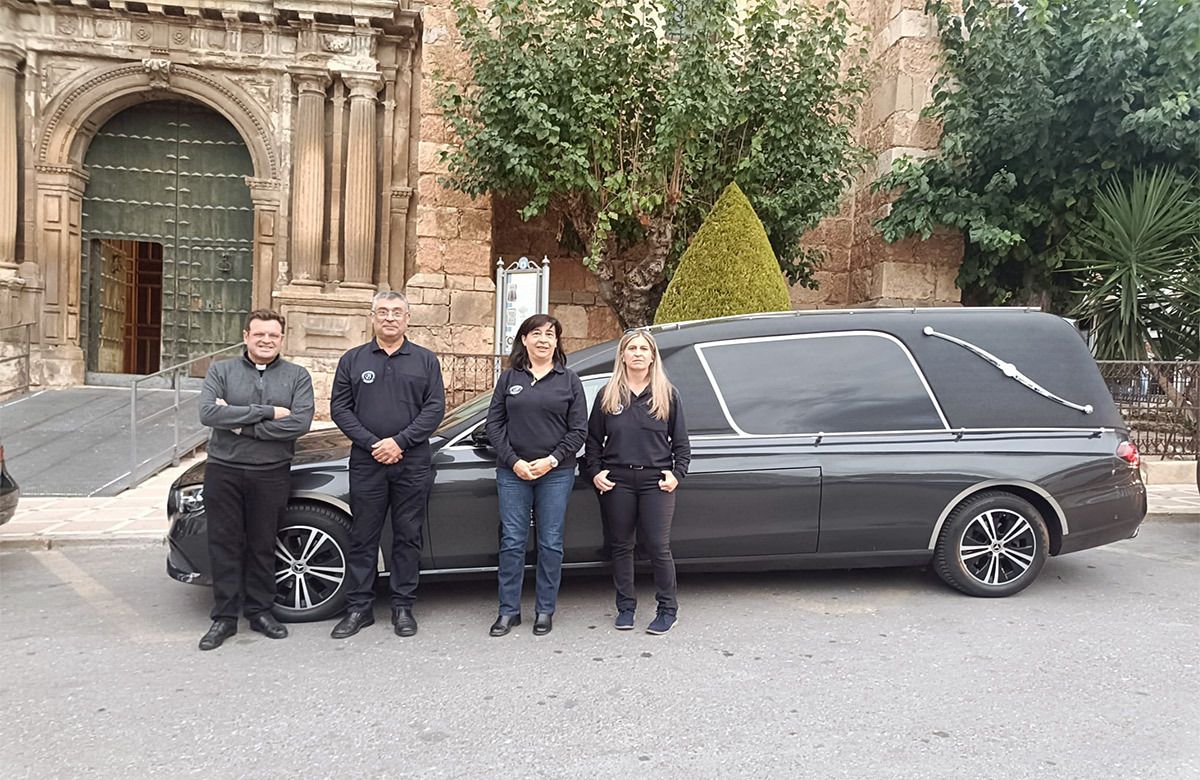 noticiasdejaen's tweet photo. Funeraria Barrio mejora sus servicios con la incorporación de dos nuevos vehículos
➡️ La empresa de Mancha Real refuerza su compromiso con la calidad y la atención a las familias
📌 Noticia completa: https://t.co/cCAR9YgdPB #Jaén #Noticias https://t.co/HQj8TEnXZk