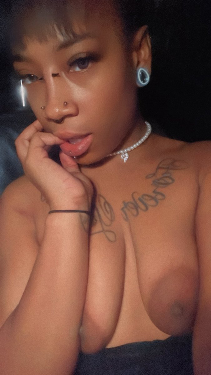 615kaila's tweet photo. @MissBNasty Okay I have so many recent ones that I wanna show now that I’m 👀 through my camera roll lol 😻😽👅🍈🍈 https://t.co/IkTbs4Efdz