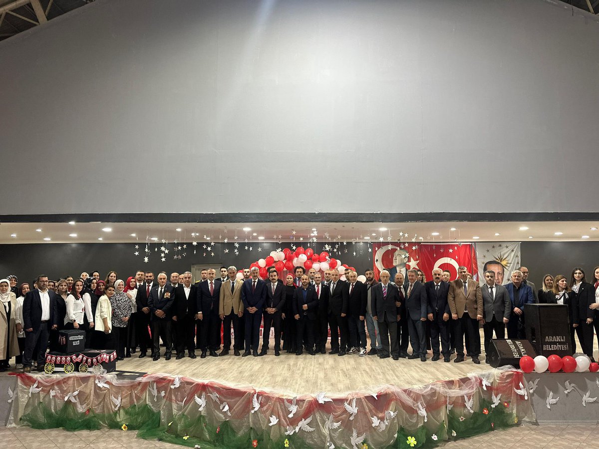 🇹🇷 29 Ekim Cumhuriyet Bayramımız kutlu olsun!
Gazi Mustafa Kemal Atatürk ve silah arkadaşlarını rahmet ve minnetle anıyoruz.
Cumhuriyetimizin 102. yılı kutlu olsun!

#29Ekim #CumhuriyetBayramı #AraklıKaymakamlığı