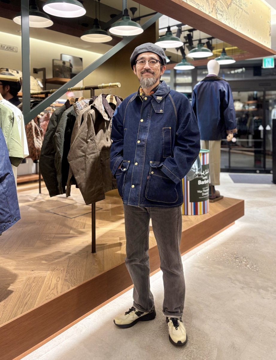 tinyrecords's tweet image. Barbour × Levi’s が初コラボ🔥
ということで発売に先駆けてブツを見させて頂きました。

バブアーの定番モデルをデニム生地や捨ステッチングでリーバイス色に、リーバイスの定番モデルをワックスやコーデュロイでバブアー色に。

気になる発売日は明日10月30日。
#PR