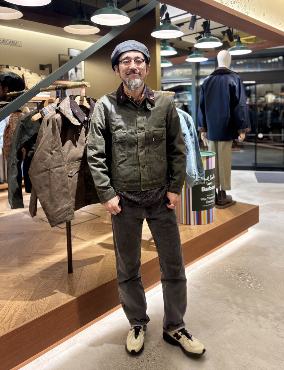 tinyrecords's tweet image. Barbour × Levi’s が初コラボ🔥
ということで発売に先駆けてブツを見させて頂きました。

バブアーの定番モデルをデニム生地や捨ステッチングでリーバイス色に、リーバイスの定番モデルをワックスやコーデュロイでバブアー色に。

気になる発売日は明日10月30日。
#PR