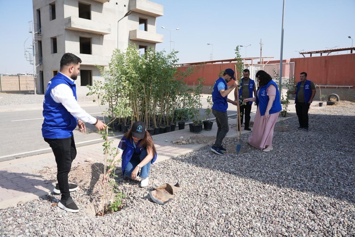 هەڵمەتی چاندن لە سەنتەری ڕاهێنانی بەڕێوەبردنی قەیران و کارەساتەکانی ناوەندی هاوبەشی هەماهەنگی قەیرانەکان

دەزگای روانگە  لە چالاكییەكی تایبەتدا بەهەماهەنگی لەگەڵ ناوەندی هاوبەشی هەماهەنگی قەیرانەکان، هەستا بە ئەنجامدانی هەڵمەتێکی چاندن  بە مەبەستی زیادکردنی ڕووبەری سەوزایی و