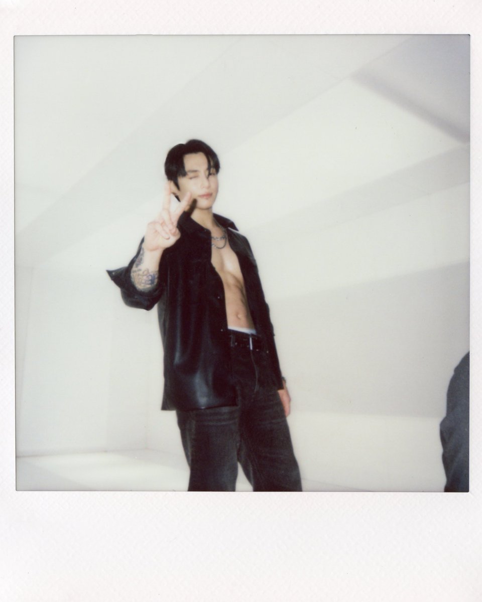 archiveforJK's tweet image. this genre of jungkook polaroids ‹𝟹