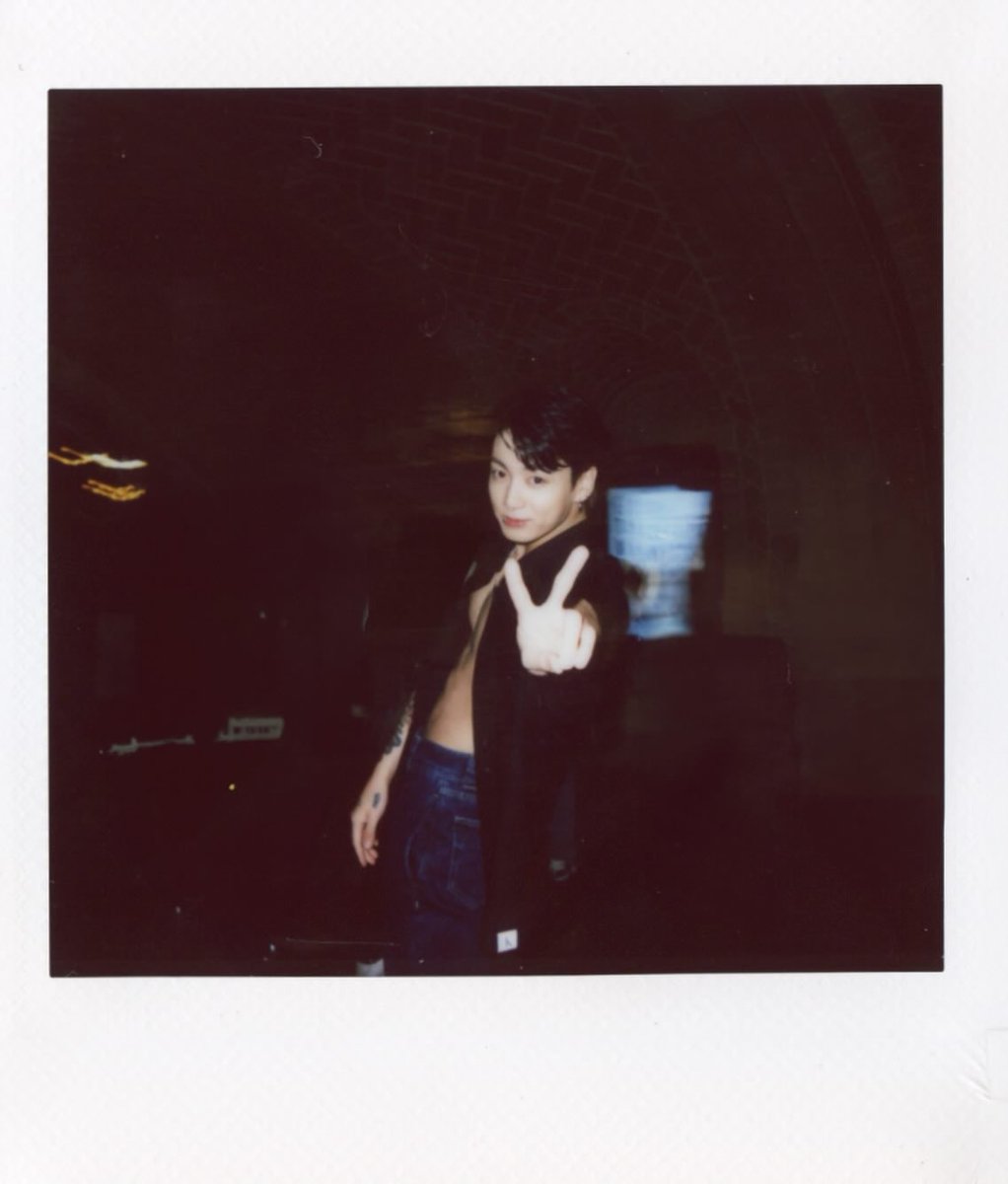 archiveforJK's tweet image. this genre of jungkook polaroids ‹𝟹