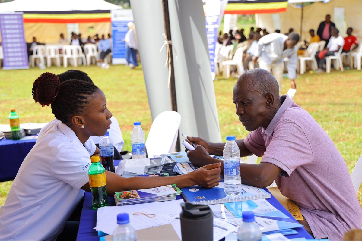ODPPUGANDA's tweet photo. Members of the public having one-on-one interactions with ODPP staff this afternoon Mbale city for advice and guidance on any criminal legal issues and inquiries. #PeopleCenteredJustice #ODPPUGANDA #GBVPrevention #LandCrimes #RefugeeProtection #JusticeForAll #IDLO #KingdomofNetherlands