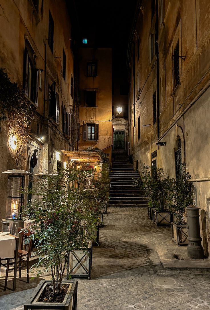 ceelune_'s tweet photo. rome at night 🌠 https://t.co/T2RAOLZEiT