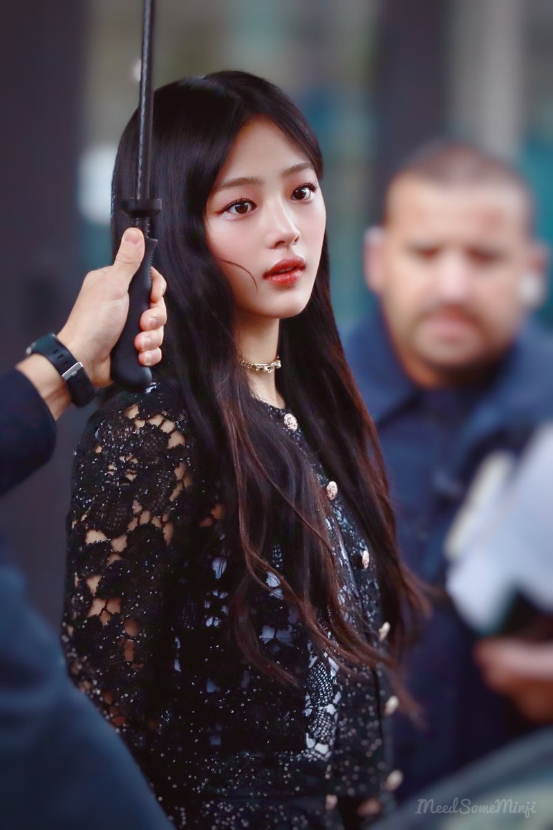 🤞🏻🍀🐻

#WeStandWithNJZ 
 #민지 #MINJI 
240123 🩶🤍🖤