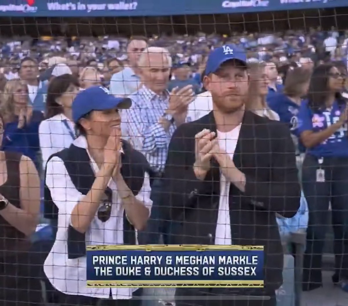Anyone else feel like throwing some tea into Toronto harbour?

#bluejays #worldser