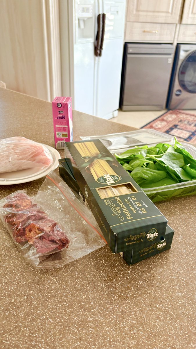 YssssssssGh's tweet image. این پاستائه که دختره رسپیش رو برام فرستاد رو درست کردم و انقدر خوب شد که می‌خوام گریه کنم.