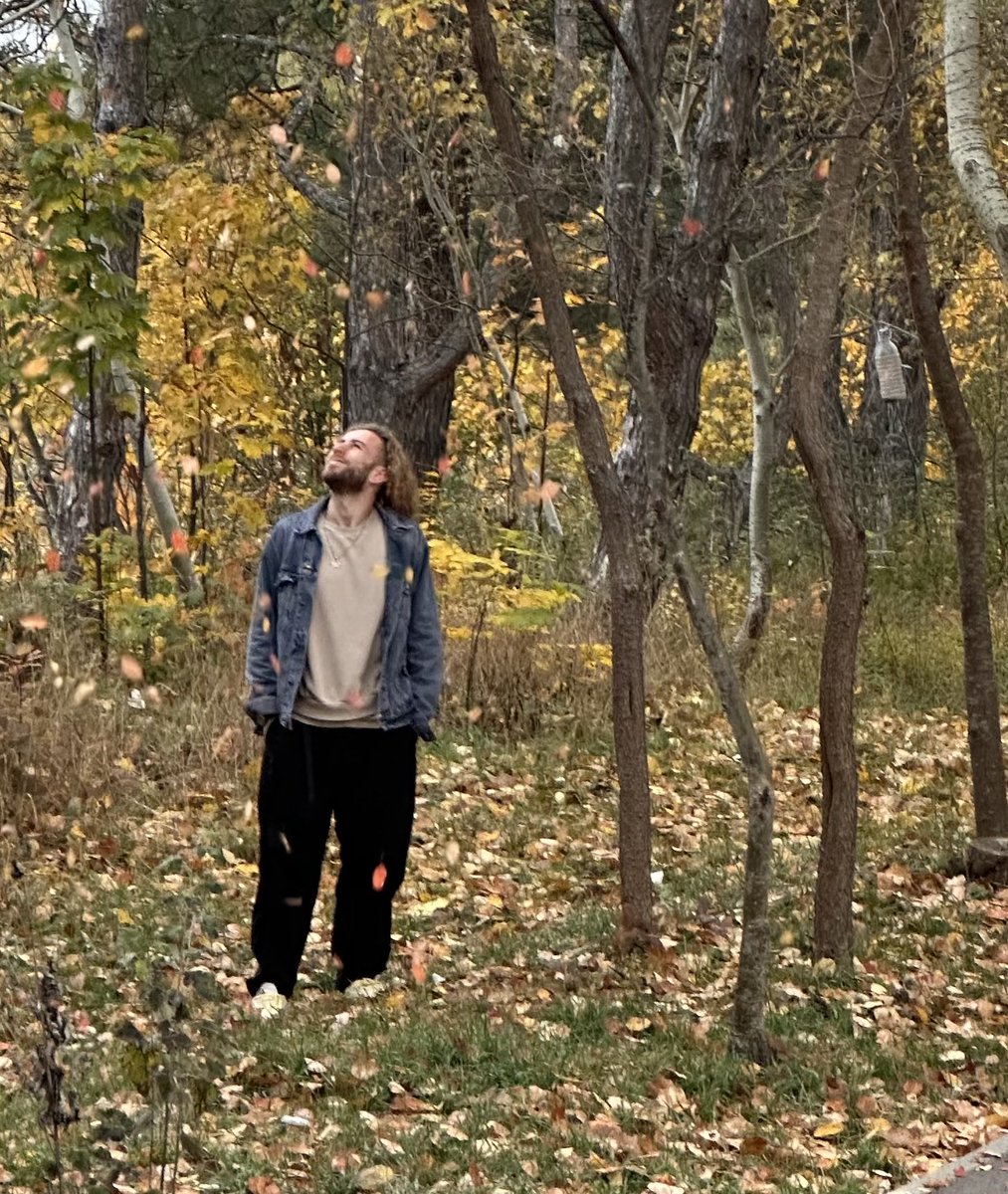 stbroox's tweet photo. It’s simple: morning walk, reading, sacred silence — those “platinum 30 minutes” Robin Sharma talked about. Then maybe breakfast, maybe not. Just air, movement, and that sharp taste of being alive. https://t.co/Ki5FnX1Jho