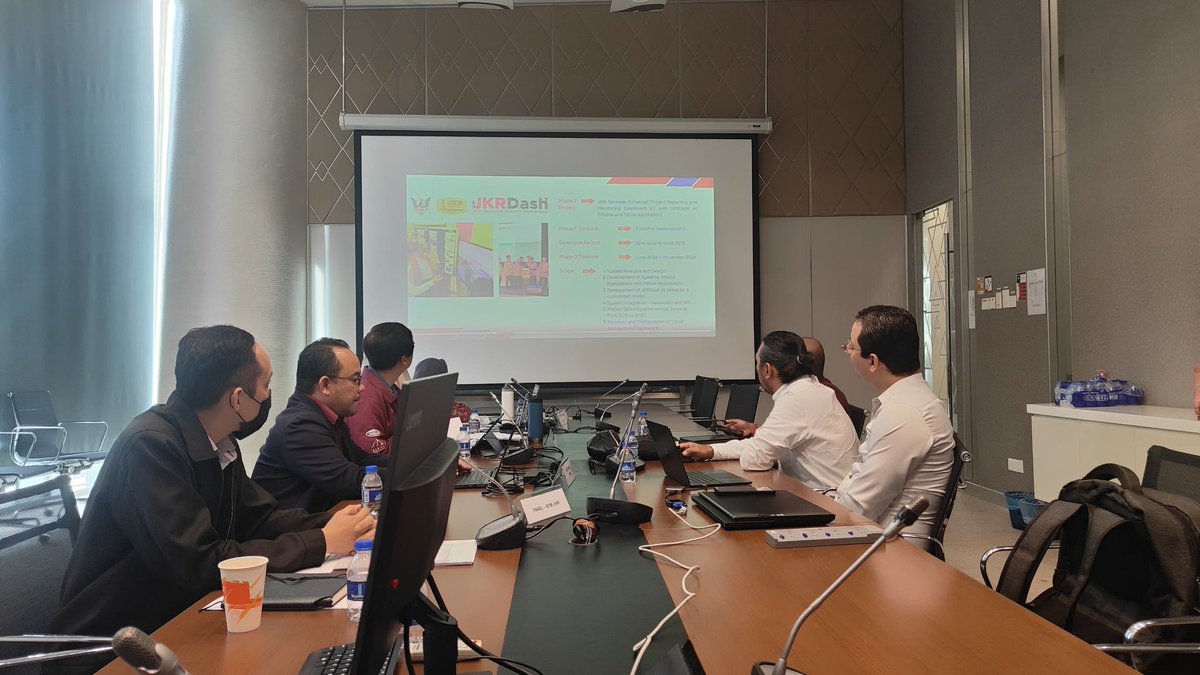 ubimjkr's tweet photo. Program:Sesi Penilaian POC Pemilihan Syarikat Penyedia Sistem Pengurusan Data JKR
Tarikh: 29 Oktober 2025 
Tempat: Bilik Delima 5, Aras 1, Blok G
Panel Penilai: Wakil dr UBIM, BTM, CREaTE, JDN &amp; NACSA
@IPJKR_Official @JKRCPAB https://t.co/cWdvECHRYW