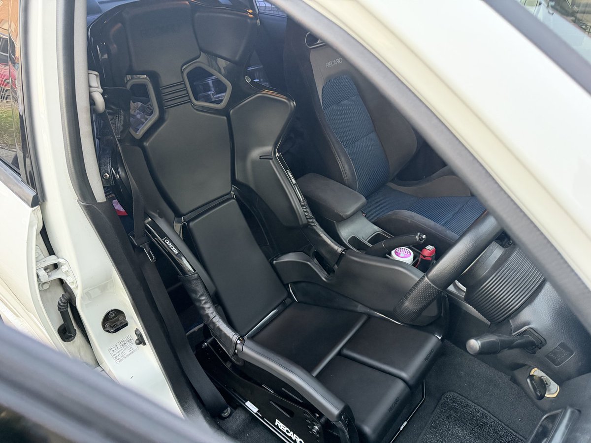 Evolution_VII_'s tweet photo. 前車から憧れていたRECARO RMS装着しました☺️ https://t.co/cXnK8NOLli