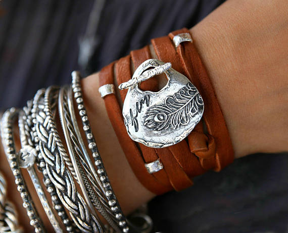 byhappygolicky's tweet image. Let your spirit soar with this boho leather wrap bracelet 🪶✨
Handmade in Kentucky with supple leather, sterling silver, and a touch of wanderlust — the perfect carefree statement piece.
happygolicky.etsy.com/listing/532272…

#BohoBracelet #LeatherJewelry #HandmadeBoho