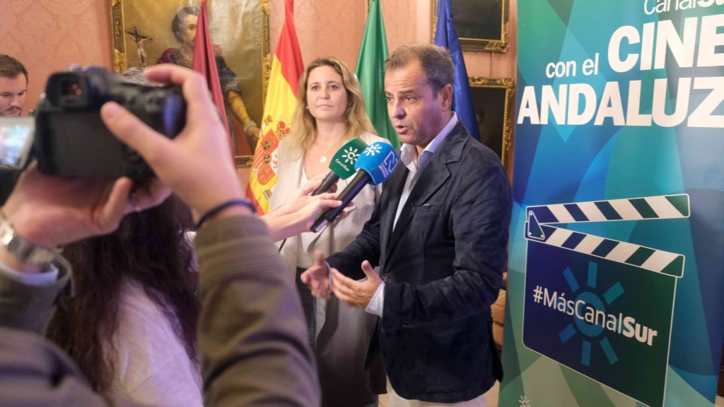 La polifacética actriz Verónica Sánchez obtiene el Premio CSRTV a la Trayectoria en el marco del <a href="/festivalsevilla/">Festival Sevilla</a>  canalsur.es/rtva/la-polifa… a través de <a href="/CSurNoticias/">CanalSurNoticias</a> 

🗓️La entrega del galardón tendrá lugar el 10 de noviembre en el Cartuja Center Cite, a las 20:00 horas.