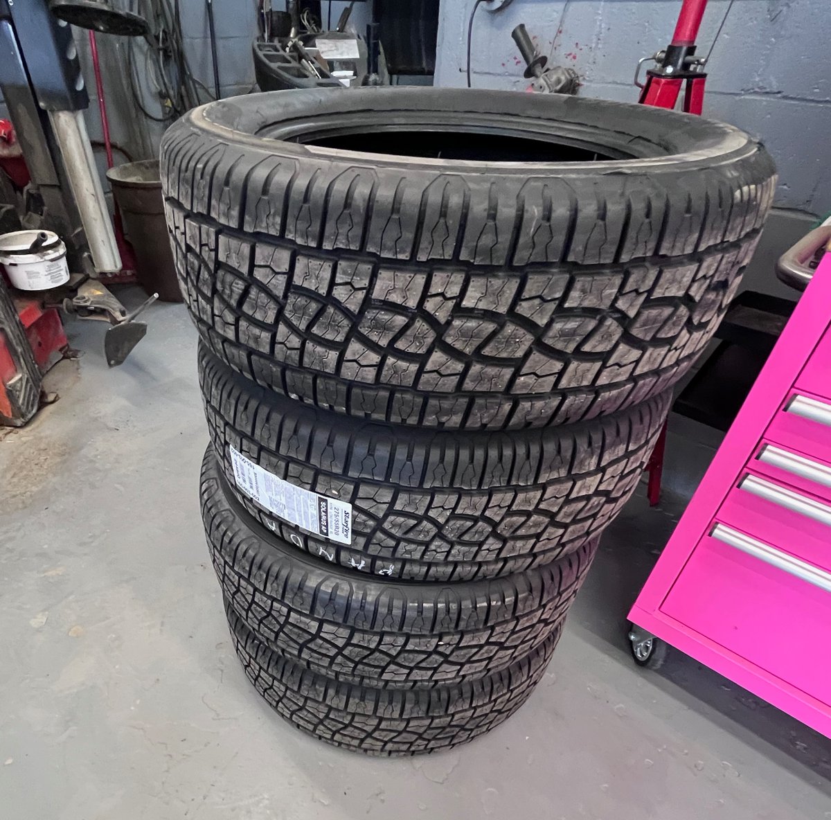 It's that time of year! Cool weather and slippery roads are inevitable.
Don't put off swapping your tires.
Call: 306-691-0080
or book online:pandaautoservice.ca

#pandatire #moosejaw #hometownservice #tires #winter #slipperyroads