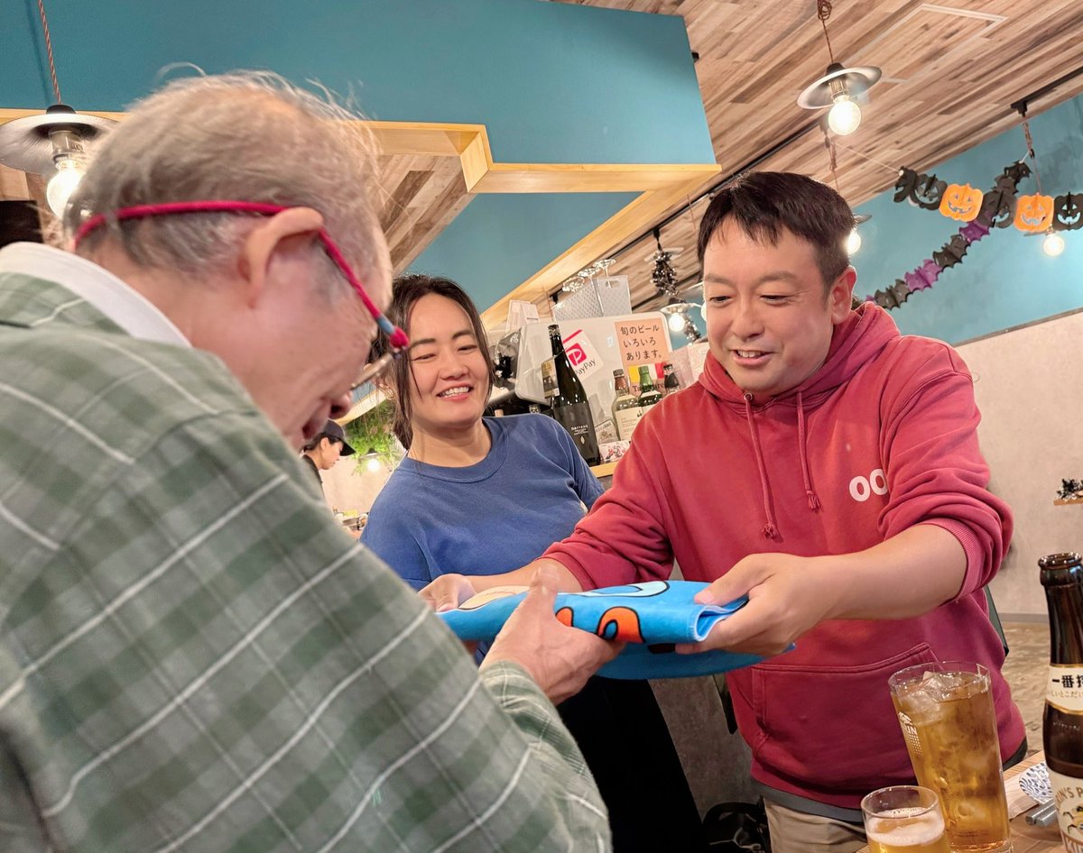 大好きなスタンドランプで武庫川モルックマメシーバの世界3位をお祝いした！！快挙🎊
スポンサーになった武庫川KCのオーナーも偉大な経営者。わたしの周りは恐ろしいほど偉人ばかり😱
わたしの小物感といったら！態度ばかりでかいわ！！