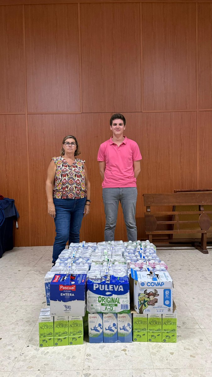 Carmen_SLeandro's tweet image. CARIDAD | En el día de ayer, nuestra Diputación de Caridad colaboró con la Bolsa de Caridad de nuestra querida @HermandadSJO, aportando 330 litros de leche. 

Siempre unidos en la ayuda a quienes más lo necesitan. 

#CarmenSanLeandro25