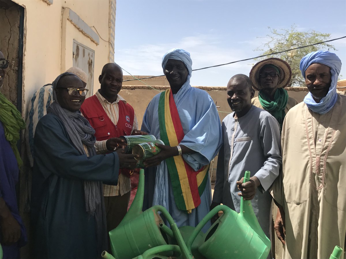CICR_Mali's tweet image. #Tombouctou: Campagne maraîchère 2025-26
Pour booster leur production et renforcer leur résilience, nous avons soutenu avec des semences + outils, 15 groupements maraîchers des communes de Tombouctou, Bintagoungou, Léré, Dianké, Soboundou, Issaberi et Soumpi.
#SécuritéAlimentaire