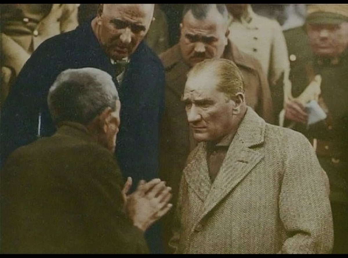 "Cumhuriyet bilhassa kimsesizlerin kimsedir." Mustafa Kemal Atatürk