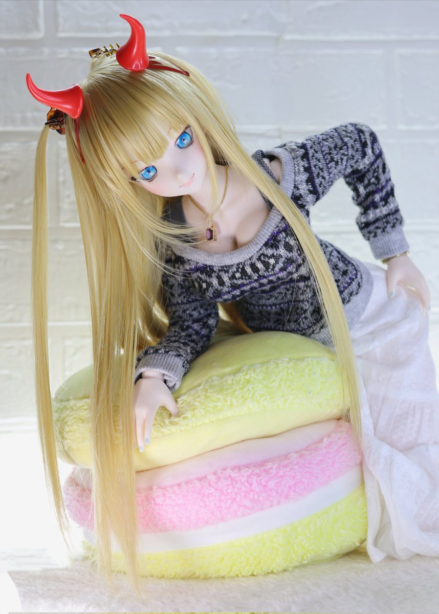 #深夜前のお題予想ドール撮影
お題予想「撮影中」

お姉様、お題の撮影中………………………………（ ﾟ∀ﾟ ）

＊

ヤベ、オシリ見てたの…バレてる Σ(´∀｀；)