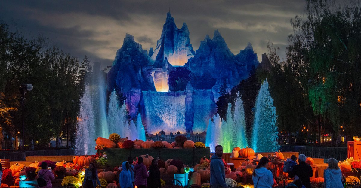NewsCarryon's tweet photo. Blue Jays fever is in full swing as Canada's team continues its run for the World Series Championship! In support, Canada's Wonderland has lit Wonder Mountain Blue Jays Blue for the rest of the series! @WonderlandNews @BlueJays #BlueJays #canadaswonderland https://t.co/fuEOnqVyOd
