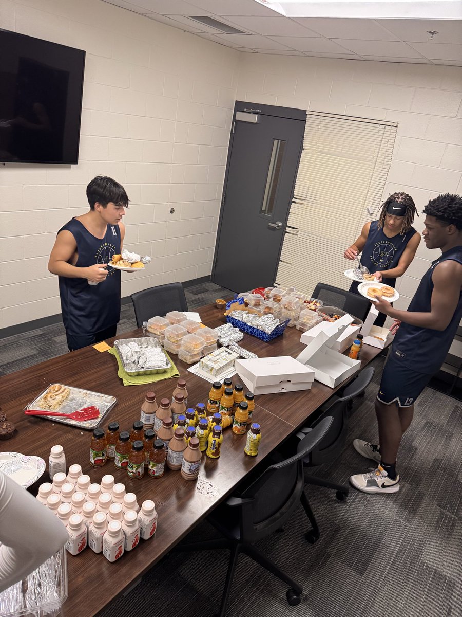 1st practice and team breakfast in the books!  Thank you parents who helped make this morning special for our boys! 

#ALLasONE