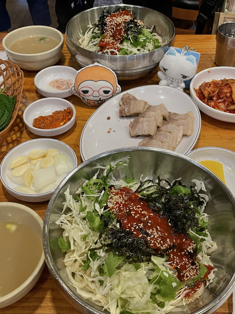 mmellonna's tweet photo. 월요일이라 김화칼국수 웨이팅 1나도 없이 바로 드가서 먹고 돌아왓듭니다 https://t.co/YCqaNyt7z8