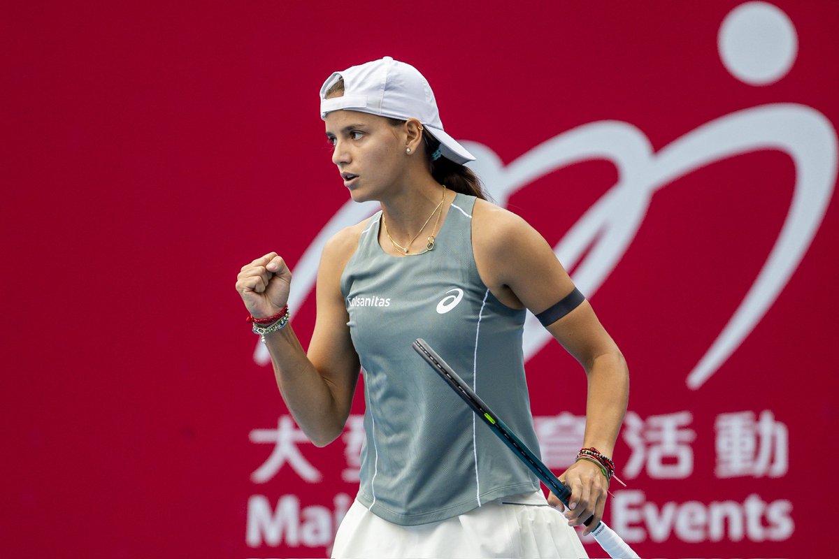 Emiliana Arango - Balance WTA 2025:

🏟️ 26 torneos jugados 
📝 27 victorias (7 en WTA 125) - 27 derrotas
🏆 WTA 125 Cancún
📊 2 finales (WTA 500 Mérida y Guadalajara)
✅ 2 triunfos top-50
⭐️ Mejor triunfo: Linette, 37º
📈 Mejor ranking: 46º (inició 170º, termina 47º)
💰 $745.510