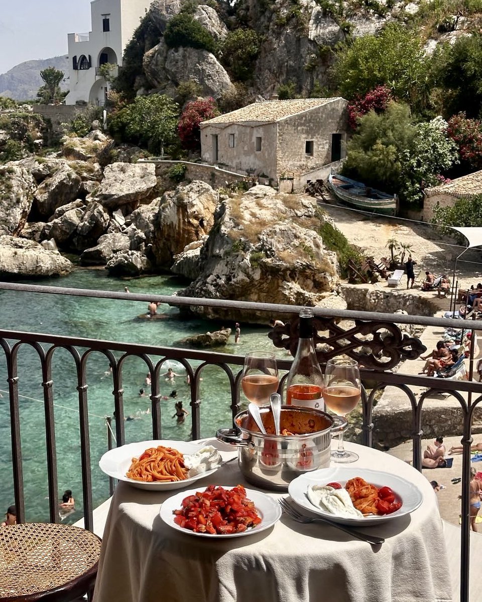 mamboitaliano__'s tweet image. Mentally I am here