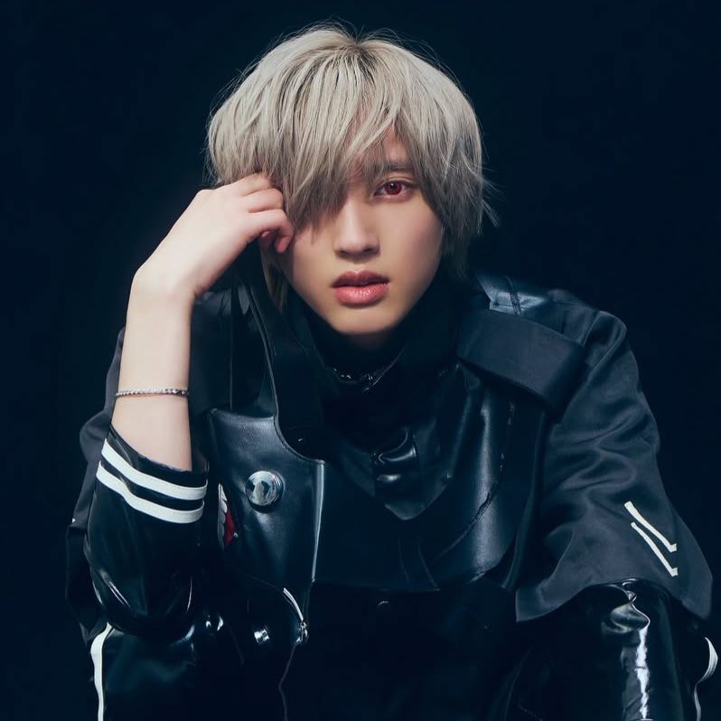 컬러렌즈 아니었으면 할로윈 코스라고 생각 못했음 걍 밋치임