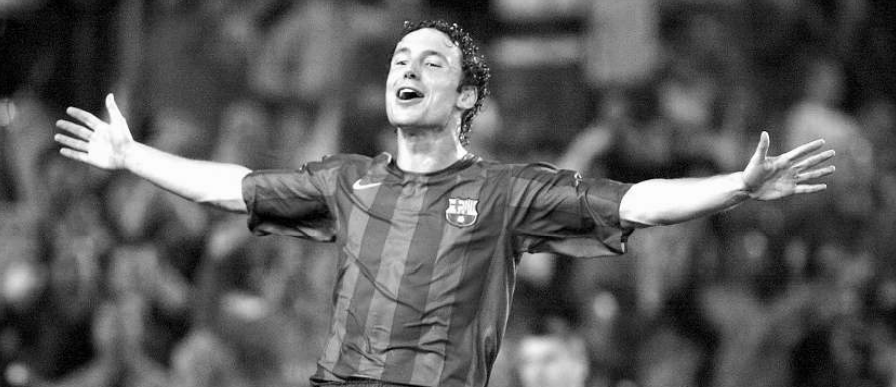 Hemeroteca_FCB's tweet photo. 📆 Avui fa 2⃣0⃣ anys el Barça goleja 5-0 la Real Sociedad a la Lliga. Ronaldinho firma un doblet i Mark Van Bommel s'estrena com a golejador al Camp Nou. L'holandès marca amb un xut de tisora que ell mateix qualifica com a de "Karate Kid" 🥋

📸 @lesportiuCAT https://t.co/2e6fJcVphu