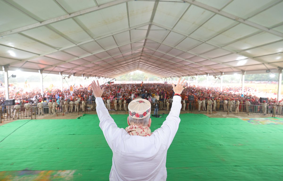 माता सीता की जन्मभूमि पर विराट मंदिर का शिलान्यास करना हो, मखाना बोर्ड बनाना हो, दरभंगा में हवाई अड्डा हो या बाढ़ राहत के लिए करोड़ों रुपये की परियोजना हो, मिथिलांचल क्षेत्र के साथ-साथ पूरे बिहार का विकास मोदी जी और नीतीश जी की जोड़ी ही कर सकती है। दरभंगा के अलीनगर में