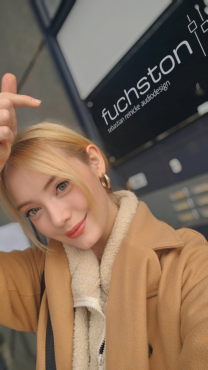 Sonne, Kaffee, Synchronstudio - es braucht nicht viel um mich glücklich zu machen 🥰