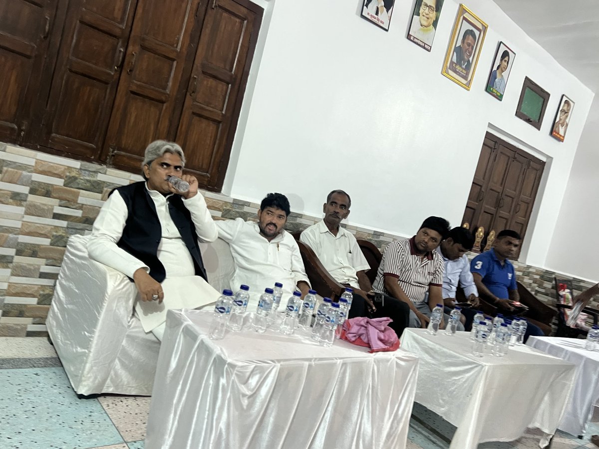 amitjnp76's tweet image. स्वर्गीय सोमारू राम सरोज जी, पूर्व विधायक, केराकत के आकस्मिक निधन का समाचार अत्यंत दुखद एवं पीड़ादायक है।
उनका सम्पूर्ण जीवन जनसेवा, समाज के उत्थान और क्षेत्र के विकास के लिए समर्पित रहा।
उनके निधन से राजनीतिक एवं सामाजिक क्षेत्र को अपूरणीय क्षति पहुँची है।
ईश्वर दिवंगत आत्मा को…