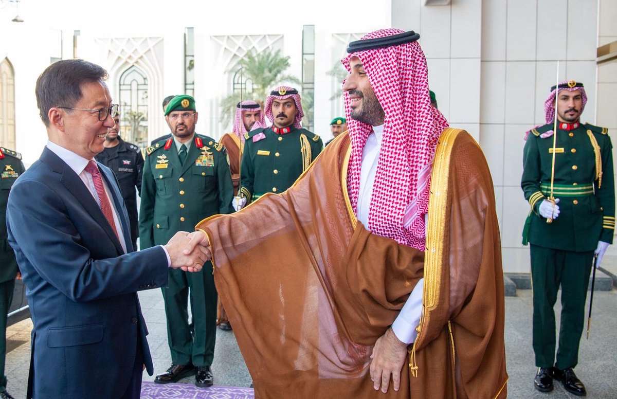 sabqorg's tweet photo. ⁧#ولي_العهد⁩ يستقبل في الديوان الملكي بقصر اليمامة في الرياض نائب الرئيس الصيني 

https://t.co/0fw61SpMdp https://t.co/dVnKqa8SxC