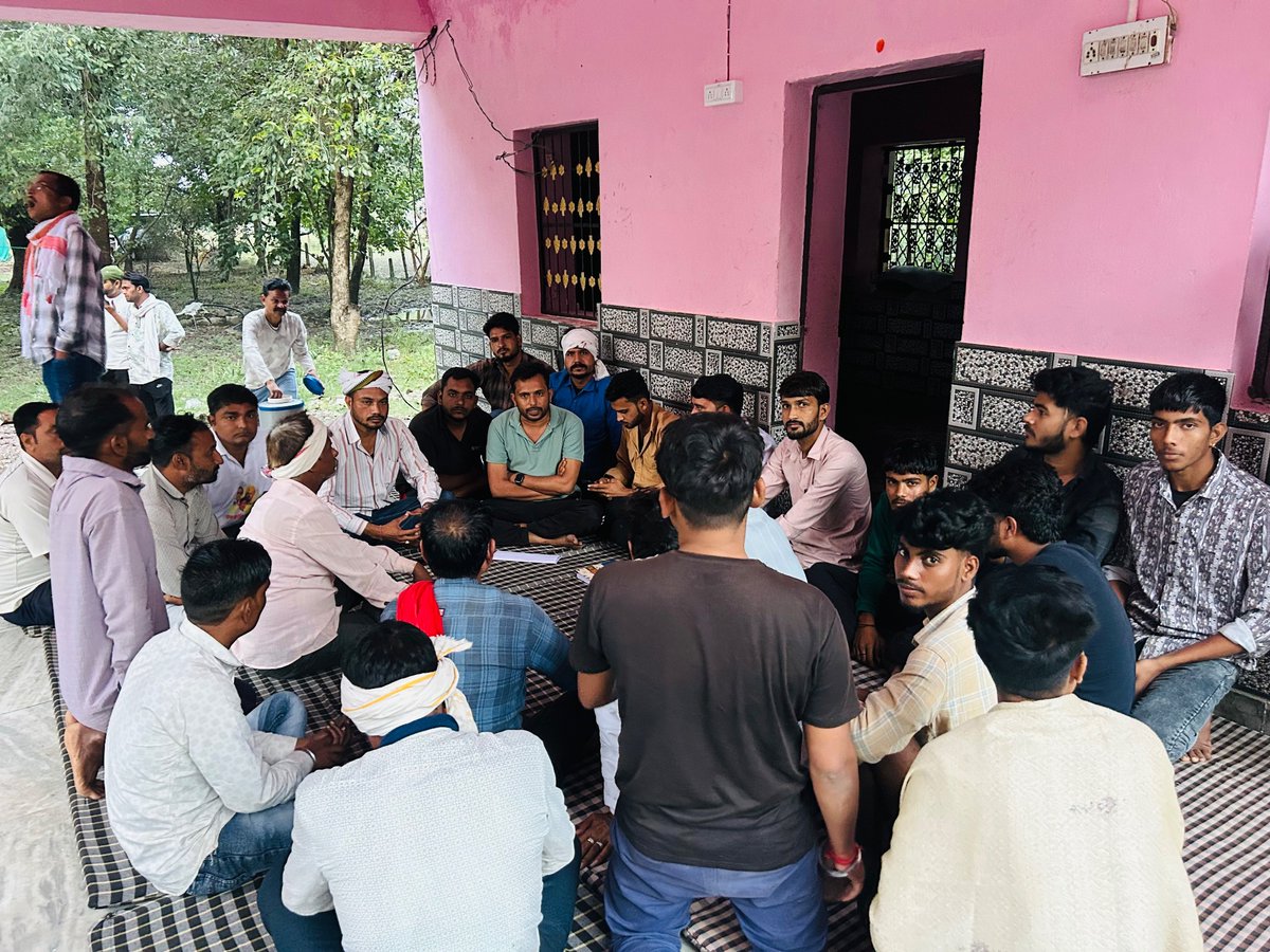 Arjun_Mehar's tweet image. गाँव सरकन्या में सर्वसमाज के साथियों द्वारा एक पॉकेट मीटिंग आयोजित की गई, जिसमें सभी ने मिलकर नरेश भाई को पूर्ण समर्थन दिया.! इंक़लाब ज़िंदाबाद.! ✊