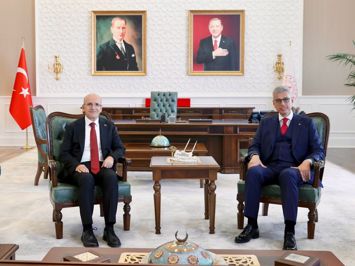 Hazine ve Maliye Bakanımız Sayın <a href="/memetsimsek/">Mehmet Simsek</a>'i Bakanlığımızda ağırlamaktan büyük memnuniyet duydum. 

Bakanlıklarımız arasındaki iş birliklerini güçlendirmeye yönelik adımları ve planlamaları değerlendirdik. 

Sayın Bakanımıza nazik ziyaretleri için teşekkür ediyorum.