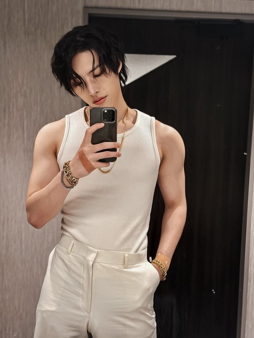 selfolssi ♤ tweet media