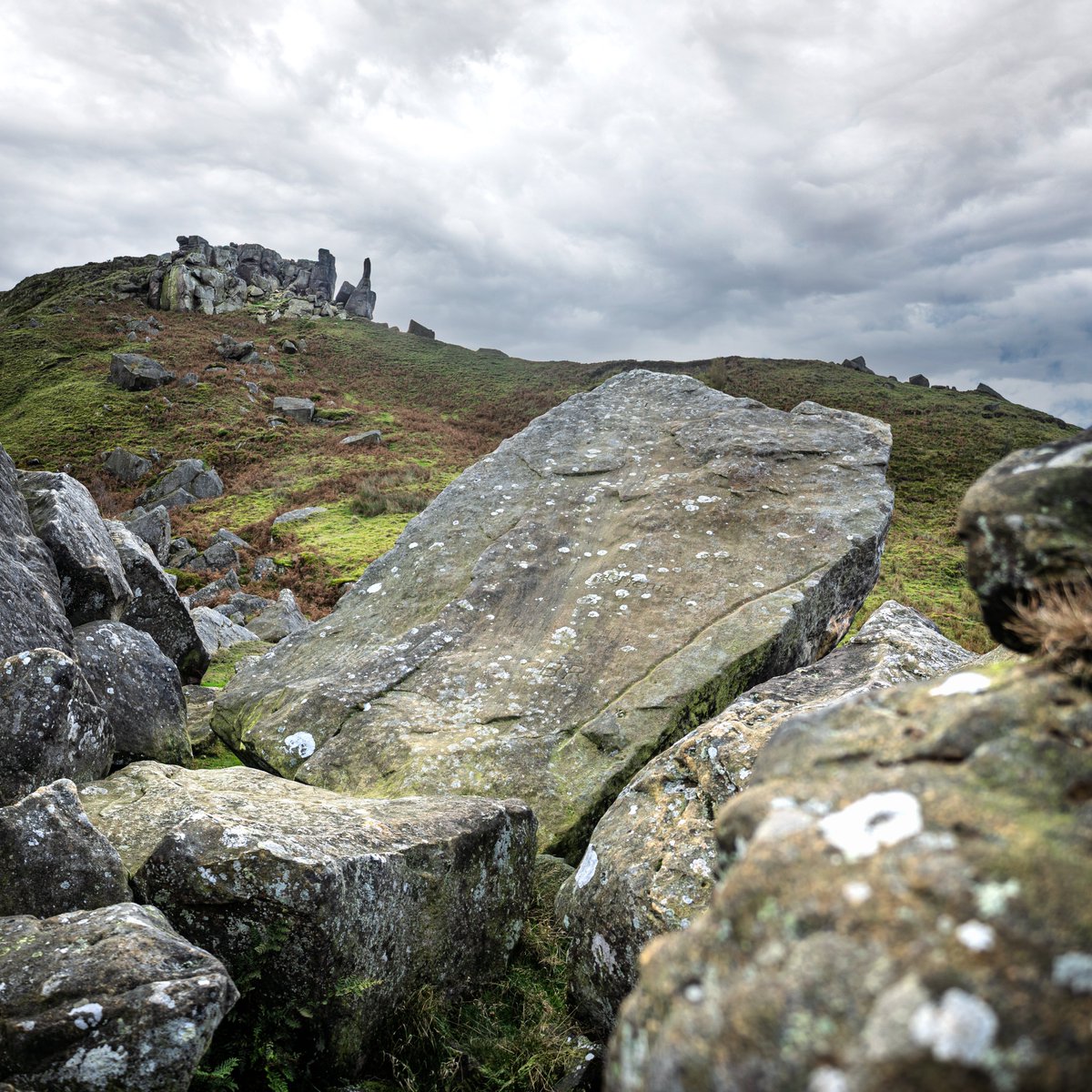 AdamMIbbotson's tweet image. The Wainstones Rock Art - a cluster of rock art panels carved onto a number of boulders tumbled down from a rocky outcrop. 😎

North York Moors, UK 🇬🇧

#archaeology #prehistory #megalithic