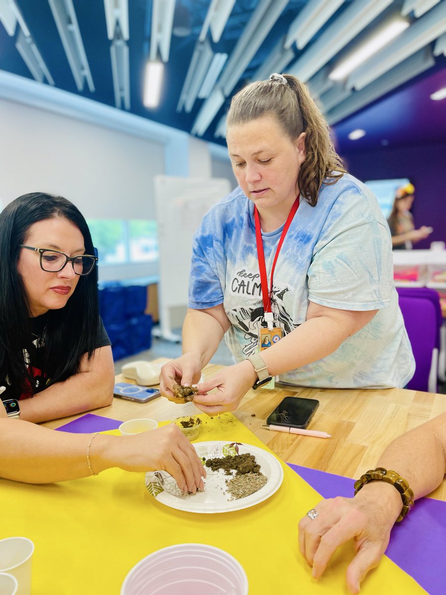 Humble_Science's tweet image. 💡 Is it skill or will? Our Science Cadre explored Crucial Influence, growing their impact through student-centered planning while embracing Explore Before Explain and Develop &amp;amp; Use Models. 🌎✨ Science isn’t just taught — it’s experienced. #DoingScience #explorebeforeexplain