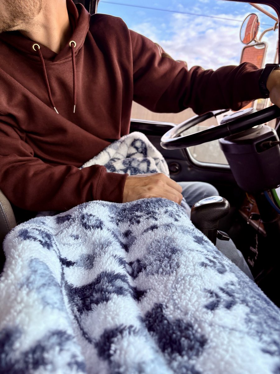 Turning into a lover girl again 🩵🪶