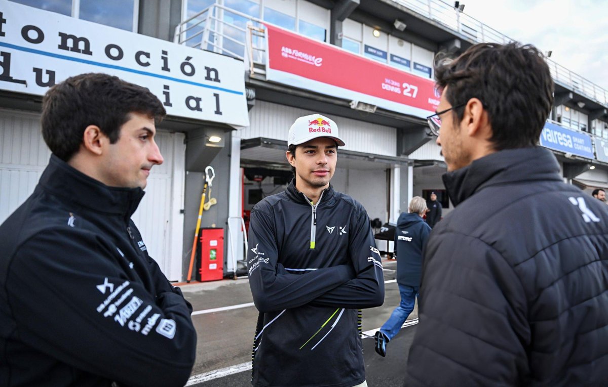 PMartiUpdates's tweet image. 📷🇬🇧| Pepe throughout the third day of pre-season testing in Valencia 🇪🇸

📷🇪🇸| Pepe a lo largo del tercer día de test de pretemporada en Valencia 🇪🇸

©️ Simon Galloway &amp;amp; Alex Bierens de Haans

#FormulaE #FETesting #CupraKiro
