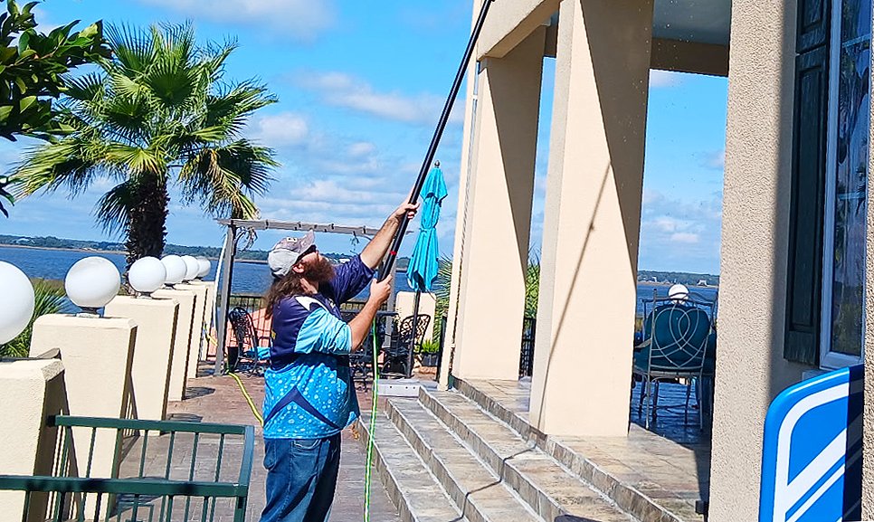Our team window cleaning on the Back Bay in Biloxi.

Beautiful day, beautiful house, beautiful job! 🪟