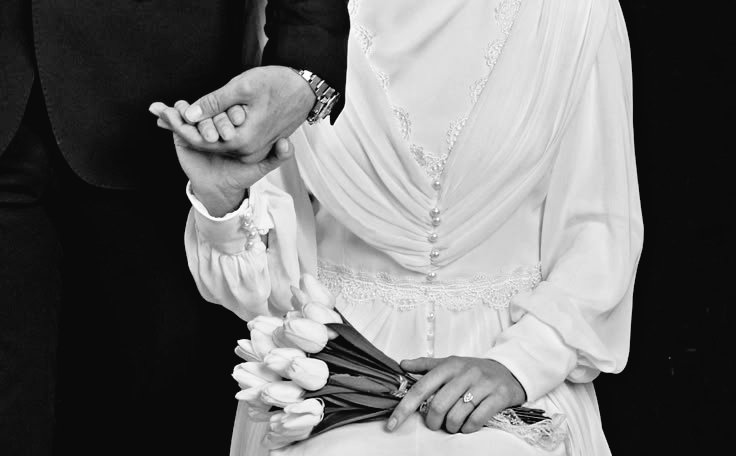The Best Wife 

Ibn Rajab رحمه الله said:

The best wife is the gentle, tender, clean, pious one who helps her husband in difficult times and does not do anything against her husband in difficult times.