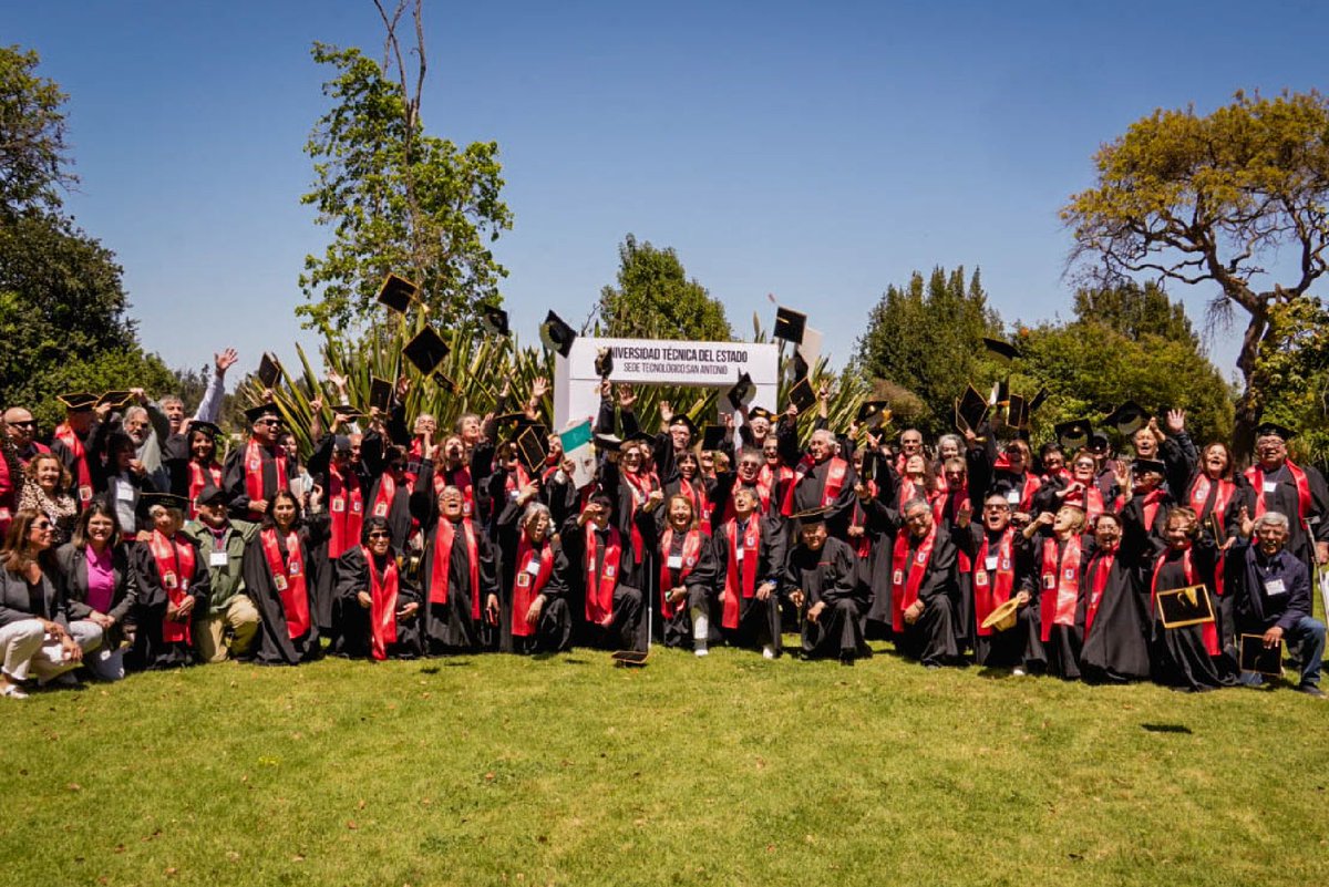 usach's tweet image. ¡Un hito histórico! 🥹 Exestudiantes del Instituto Tecnológico UTE de San Antonio recibieron sus diplomas de titulación ¡50 años después!

La ceremonia reunió a 67 egresados que hoy son referentes en la provincia. Su mensaje a la Usach: la esperanza de que regrese con una sede a…