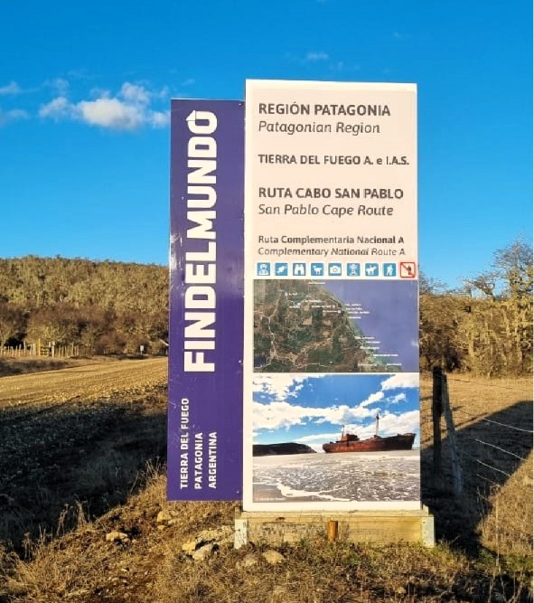 InFueTur's tweet image. @InFueTur  impulsa la identidad turística del centro y norte fueguino con nueva cartelería y cooperación binacional buscando integrar los atractivos de ambos lados de la Isla Grande.