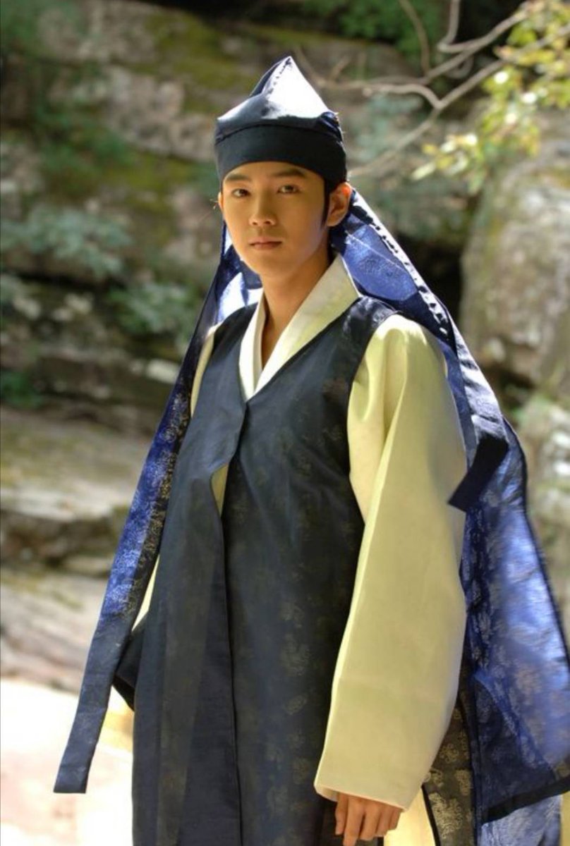 【美韓】韓国ドラマ「ファンジニ」に投票完了！
#チャン・グンソク
両班の息子 キム・ウノ
キーセンの ファン・ジニ を
一目惚れして恋に落ちてしまう
身分違いで引き裂かれ
失意のまま死んでしまう悲恋😭
人気投票はこちらから↓ bihann.com/drama/781.html #ファンジニ