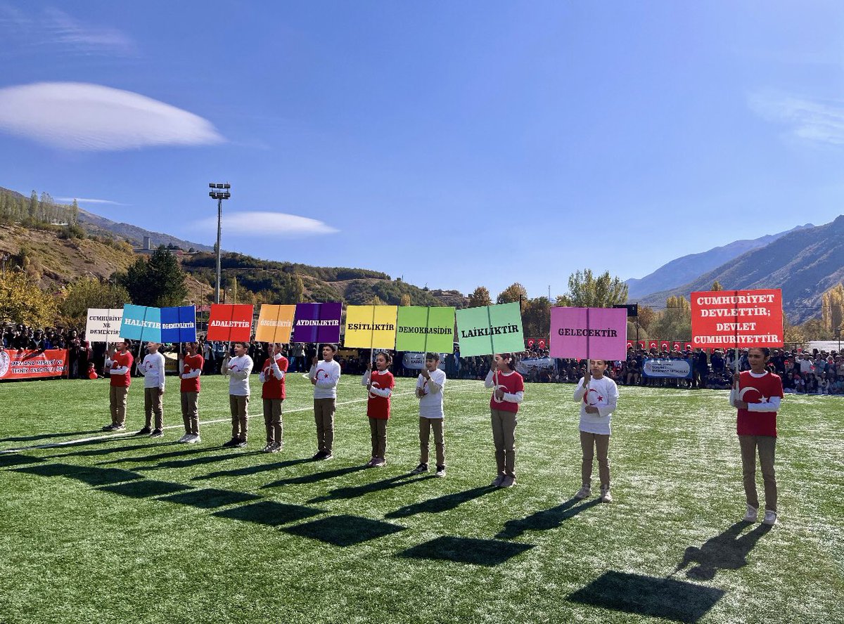 📍29 Ekim Cumhuriyet Bayramı

Cumhuriyetimizin 102. Yılı kutlu olsun. 🇹🇷

Kaymakamımız Sn. Yunus Emre AKPINAR, protokol üyeleri ve vatandaşlarımızla birlikte; Cumhuriyetimizin 102'üncü yılı ve 29 Ekim Cumhuriyet Bayramı kutlama programına katılım sağladık.