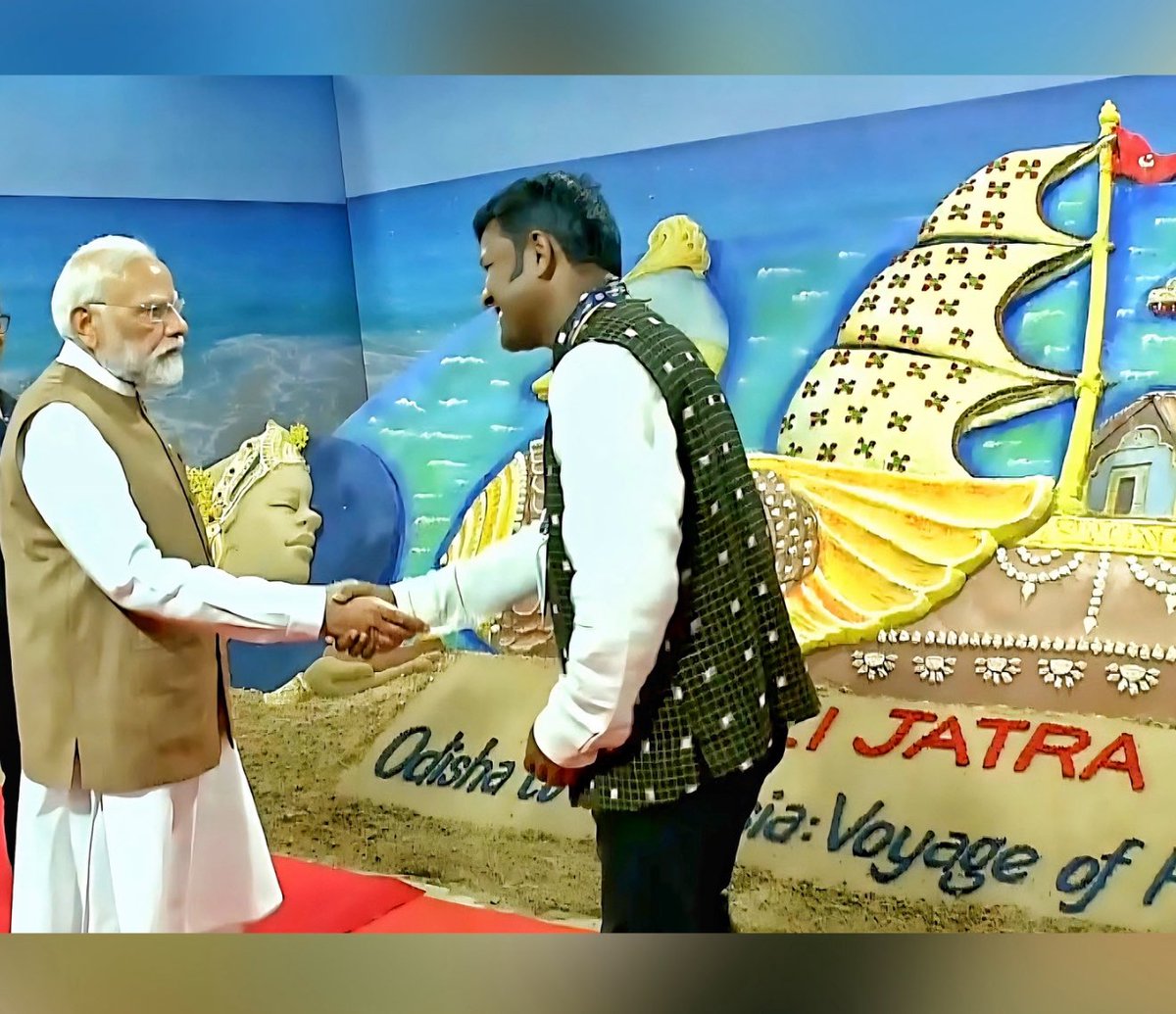 sudarsansand's tweet image. A proud moment to meet our Hon’ble Prime Minister Shri @narendramodi Ji at India Maritime Week, Mumbai 🙏
It was a true honour to present my sand art on #BaliJatra a tribute to Odisha’s glorious maritime legacy and its enduring cultural and trade ties with #Indonesia. 🌊…